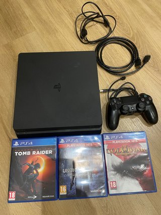 PS4 (PlayStation 4) Negra + Mando y 3 Juegos