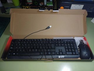 Teclado + ratón NGS nuevos + Hub USB + monitor Ben