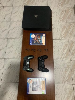 PS4 Pro 1TB con 2 Mandos y 2 Juegos