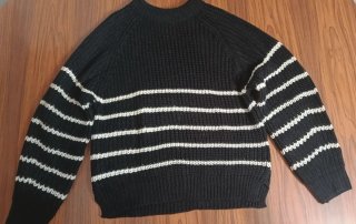 Jersey negro de rayas blancas