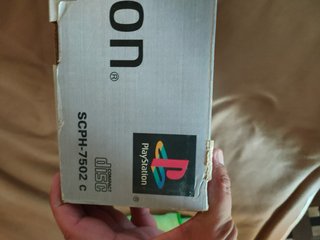 Consola PlayStation 1 (PSX) en su caja