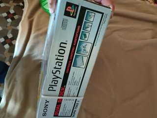 Consola PlayStation 1 (PSX) en su caja