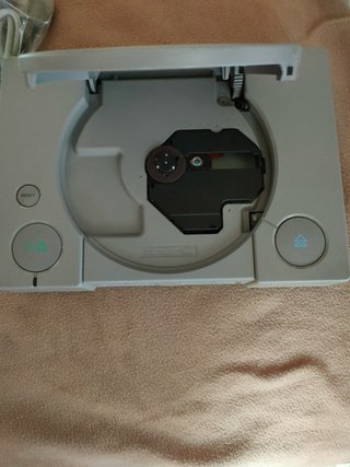Consola PlayStation 1 (PSX) en su caja