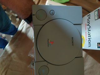 Consola PlayStation 1 (PSX) en su caja