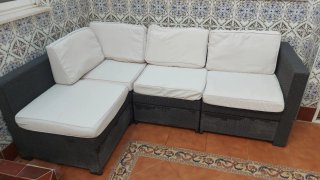 Sofá rinconero exterior tela y mimbre
