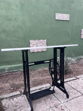 Mesa hecha de maquina de coser