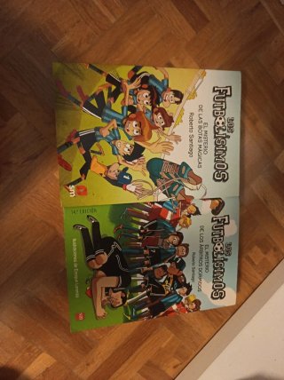 2 libros de los futbolismos.
