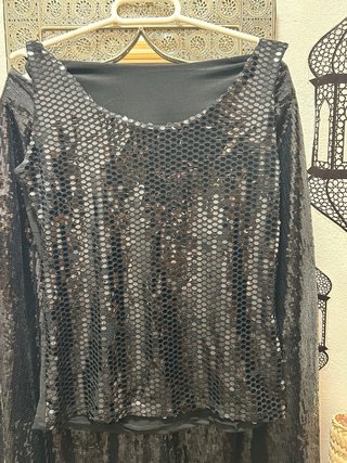 Vestido de fiesta negro con lentejuelas