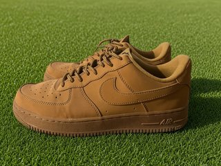 Nike Air Force One marrones