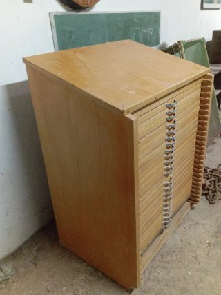 Mueble cajonero de imprenta de madera