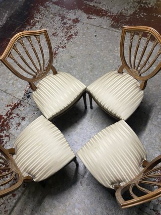 Conjunto de 4 Sillas Clásicas