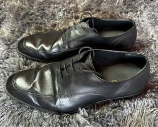 Zapato Zara Derby de corte bajo.