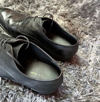 Zapato Zara Derby de corte bajo.