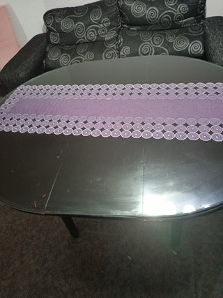 Mesa de salón con cristal y camino