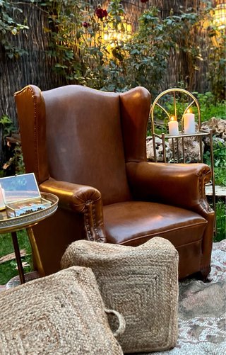 Sillón orejero marrón