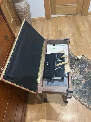 Descalzador Tapizado con Cajón