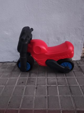 Moto correpasillos Feber Roja