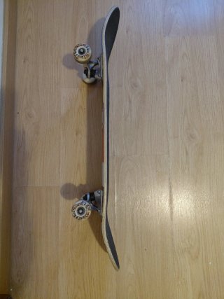 Skate con diseño gráfico