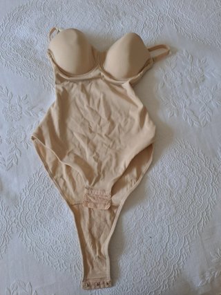 Body modellante color carne