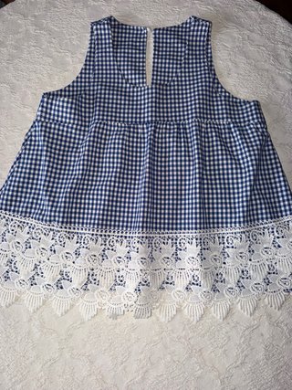 Blusa de cuadros con detalle de encaje