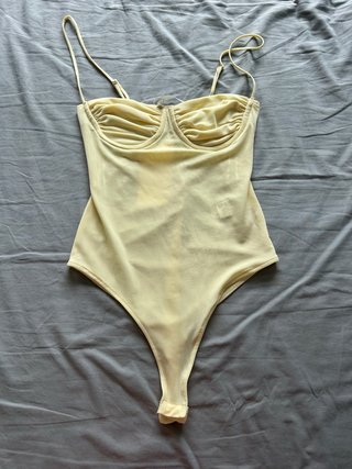Body Zara amarillo pastel S