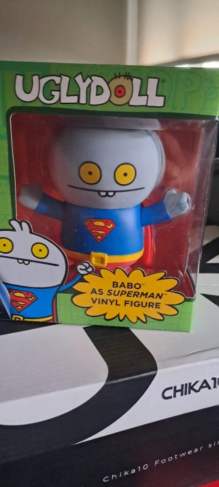 Figura Funko Uglydoll Babo como Superman