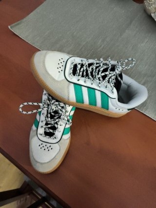 Adidas Breaknet Sleek verde y beige