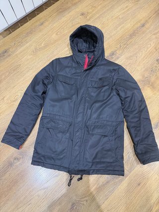 Chaqueta DC Negra con Capucha