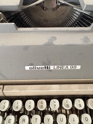 Máquina de escribir Olivetti LINEA 98