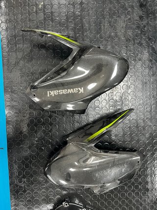 Carenado deposito  Kawasaki Z900 Negro/Plata