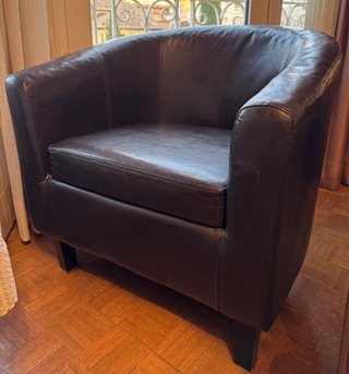 Sillón marrón piel sintética