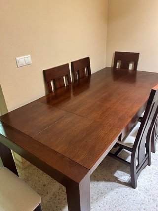 Mesa de comedor extensible y 6 sillas