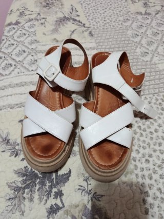 Sandalias Blancas con Plataforma piel