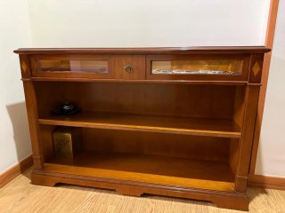 Recibidor de madera con cristal