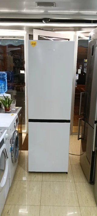 NEVERA COMBI HISENSE NO FROST ENERGÍA A+