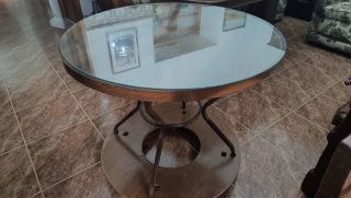 Mesa camilla redonda cristal y tarima