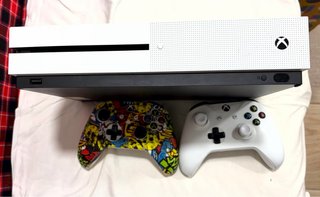 Xbox One S Blanca  500 Gb y 2 Mandos