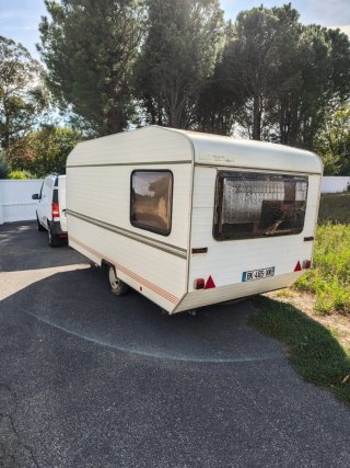 Caravana Sterckeman -750 kg