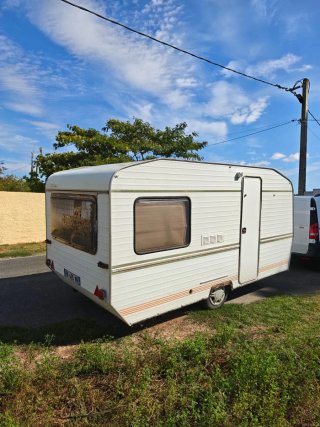 Caravana Sterckeman -750 kg