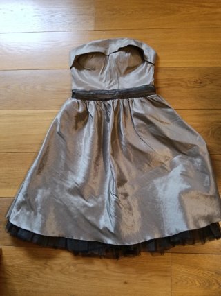 Vestido de fiesta color champagne