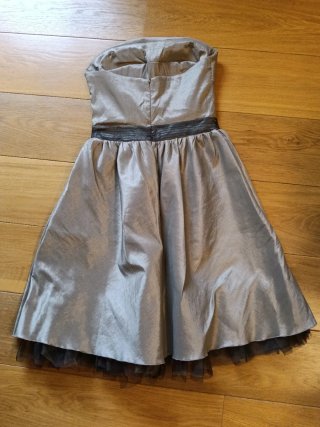 Vestido de fiesta color champagne