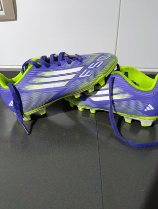 Botas Fútbol Niño Adidas F50 Morado/Verde talla 30