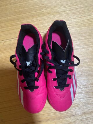 Botas de fútbol adidas rosas