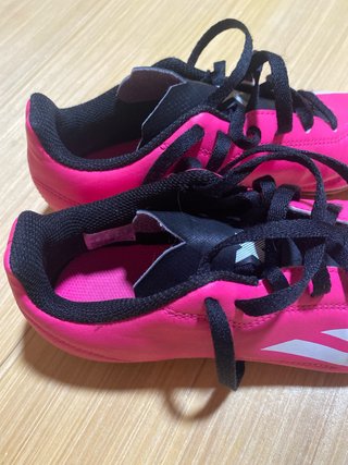 Botas de fútbol adidas rosas
