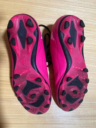 Botas de fútbol adidas rosas