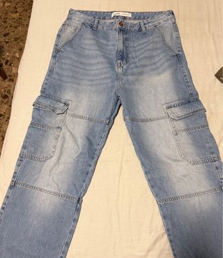 Pantalón baggy Bershka azul. (Precio negociable)