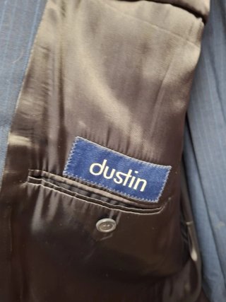 Traje Azul con Rayas Diplomáticas