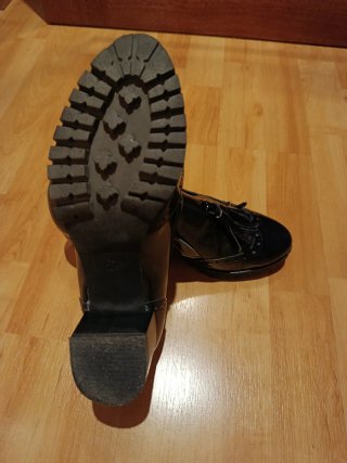 Zapato castellano charol mujer con tacón