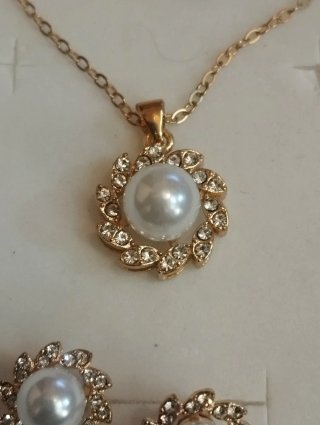 Conjunto de Collar, Pendientes y Anillo