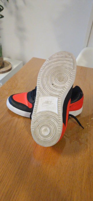 Zapatillas Nike Negras y Rojas